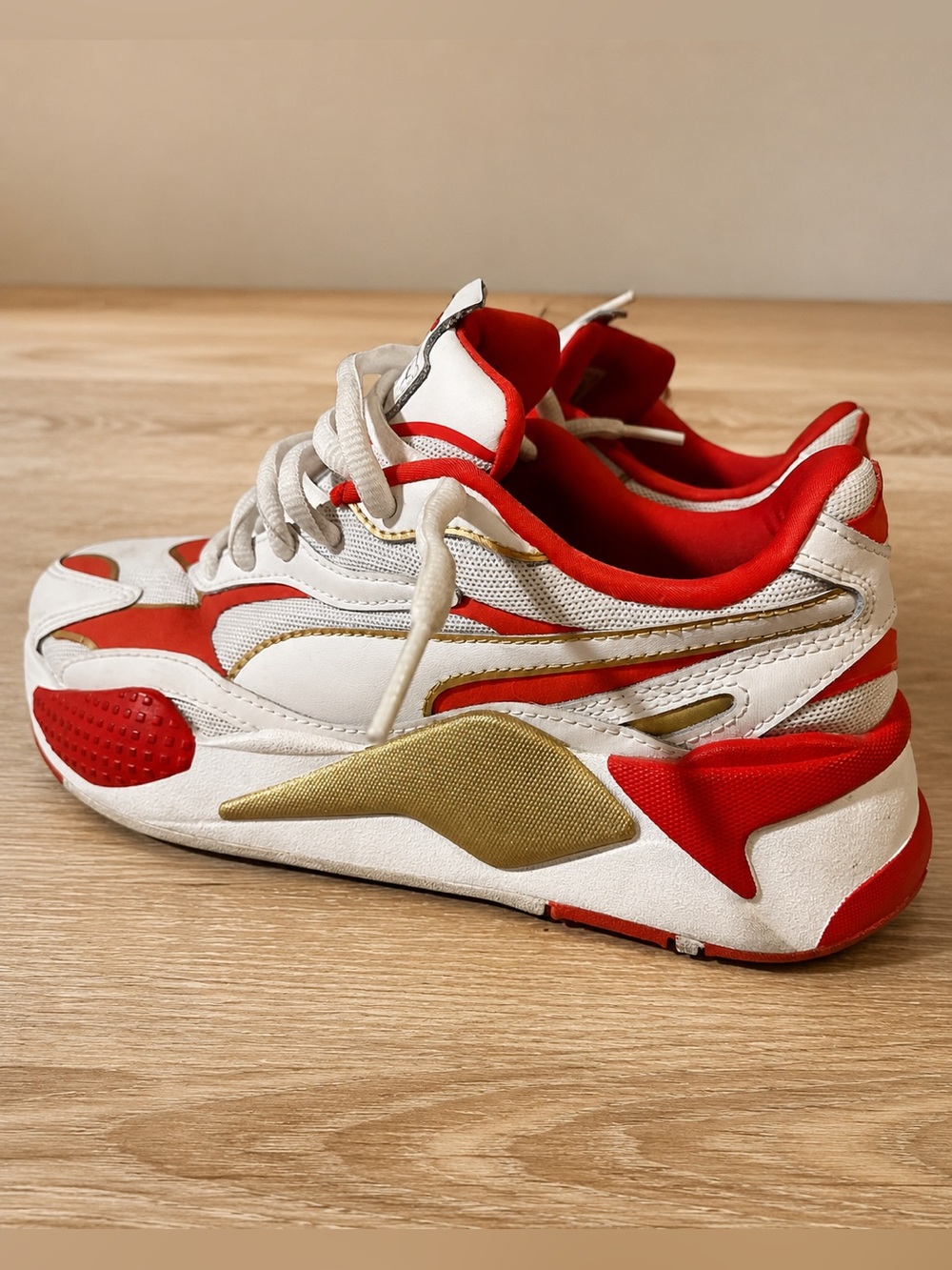 LIKE NEW! Women’s Puma RS-X Varsity sneakers size 9